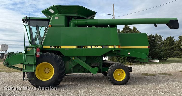 image for item EP0704 1994 John Deere 9600 combine