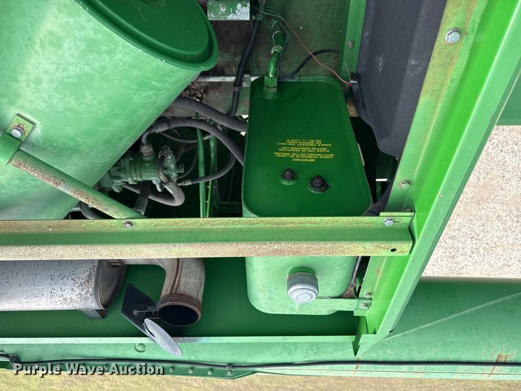 image for item EP0704 1994 John Deere 9600 combine