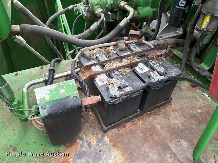 image for item EP0704 1994 John Deere 9600 combine