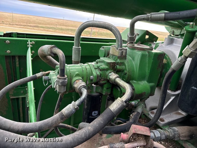 image for item EP0704 1994 John Deere 9600 combine