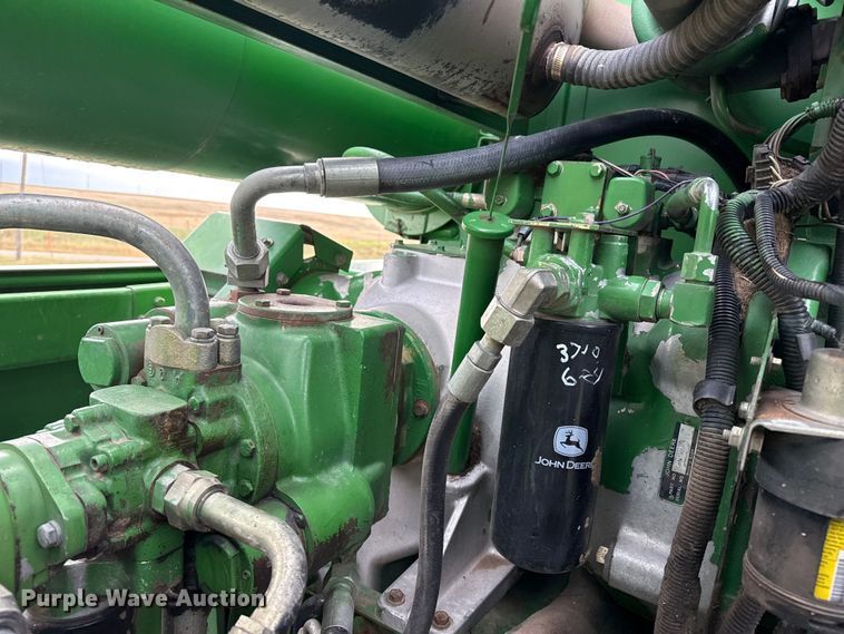 image for item EP0704 1994 John Deere 9600 combine