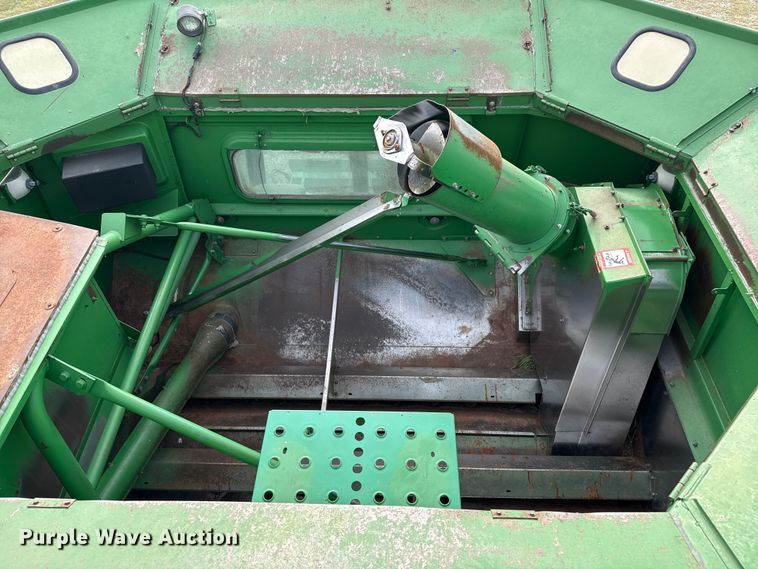 image for item EP0704 1994 John Deere 9600 combine