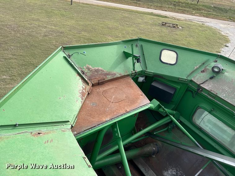 image for item EP0704 1994 John Deere 9600 combine