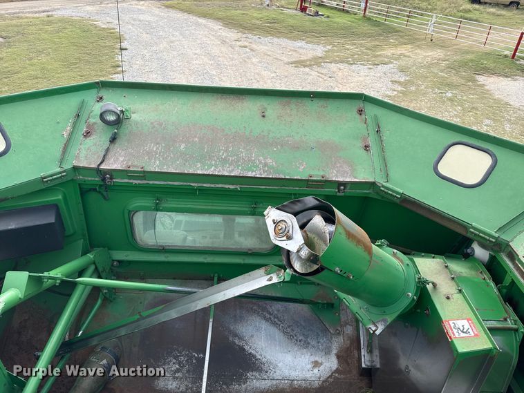 image for item EP0704 1994 John Deere 9600 combine