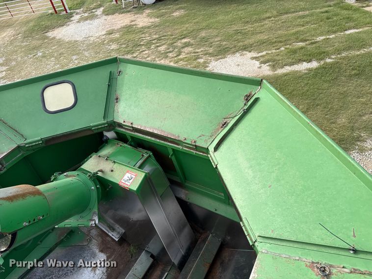 image for item EP0704 1994 John Deere 9600 combine