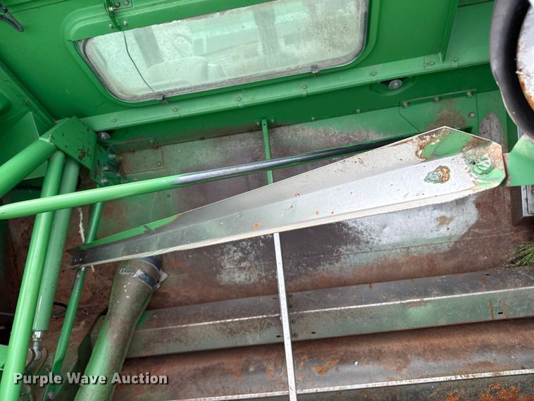 image for item EP0704 1994 John Deere 9600 combine