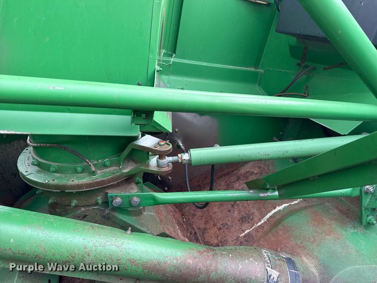 image for item EP0704 1994 John Deere 9600 combine