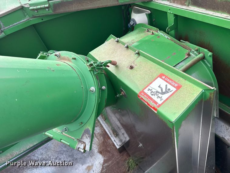 image for item EP0704 1994 John Deere 9600 combine