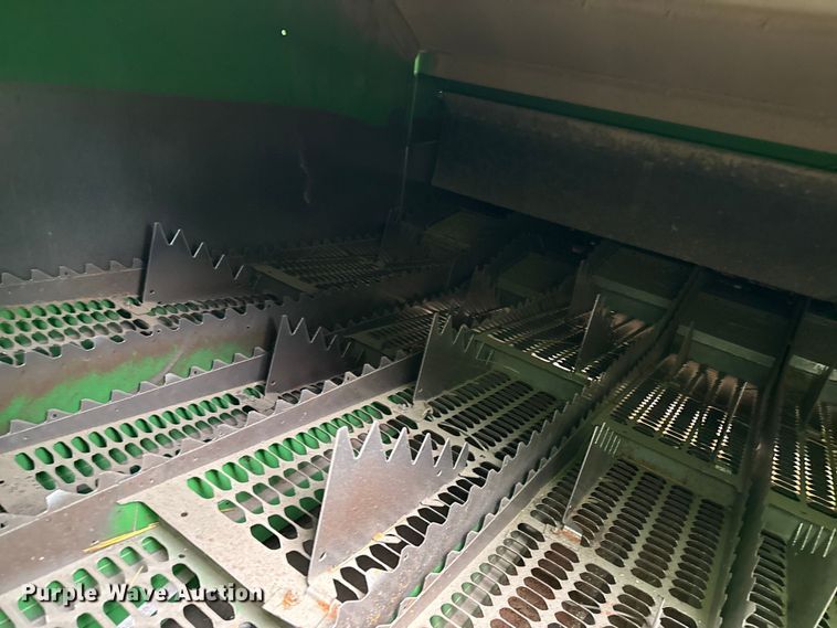 image for item EP0704 1994 John Deere 9600 combine