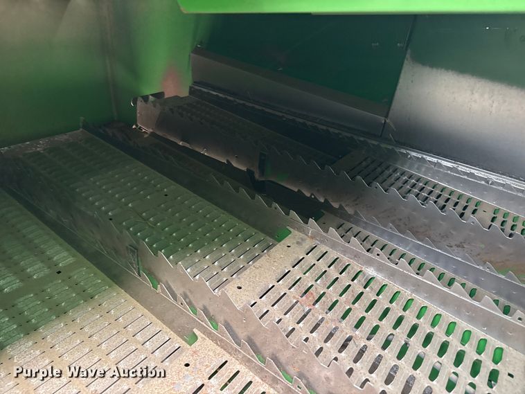 image for item EP0704 1994 John Deere 9600 combine