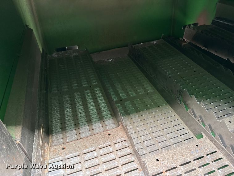 image for item EP0704 1994 John Deere 9600 combine