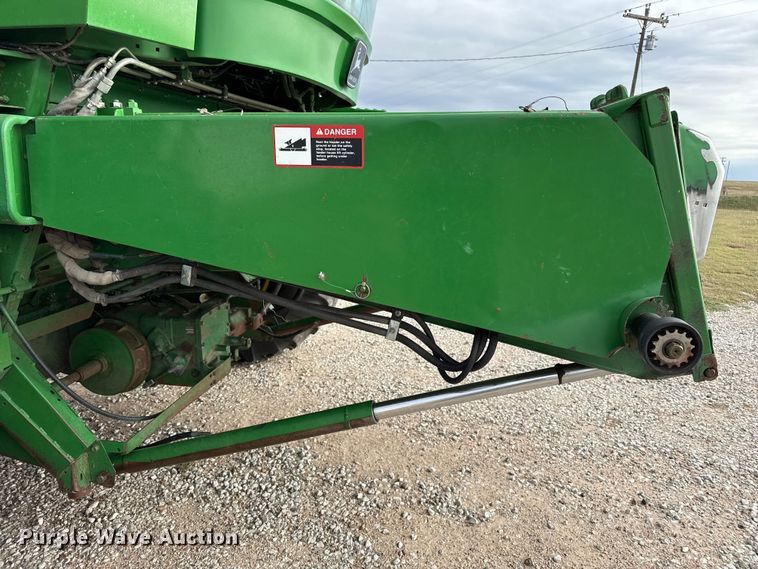 image for item EP0704 1994 John Deere 9600 combine