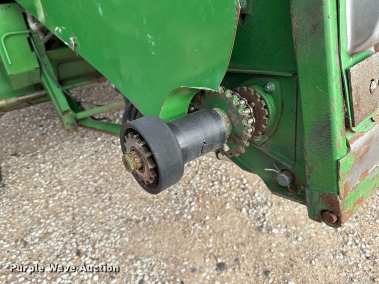 image for item EP0704 1994 John Deere 9600 combine