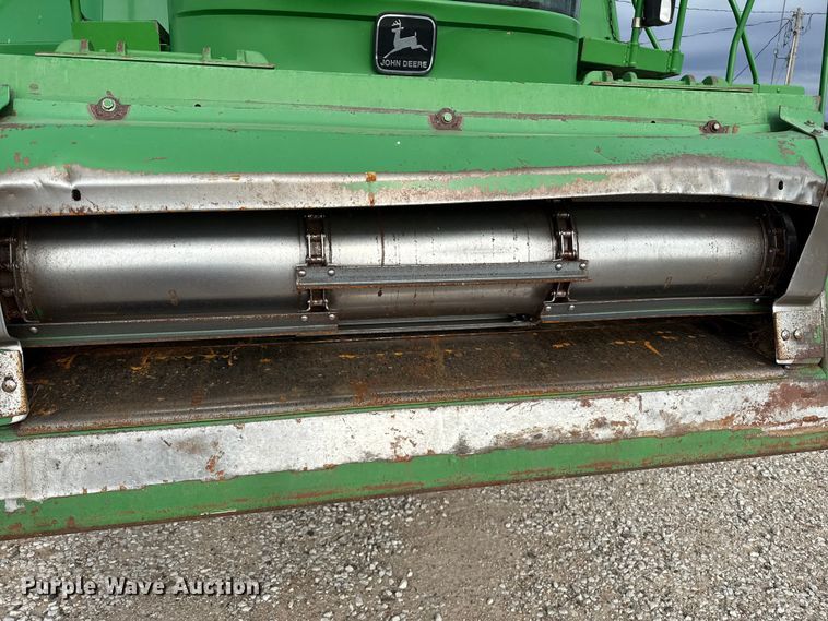 image for item EP0704 1994 John Deere 9600 combine