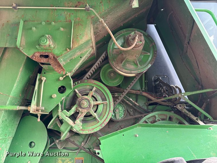 image for item EP0704 1994 John Deere 9600 combine