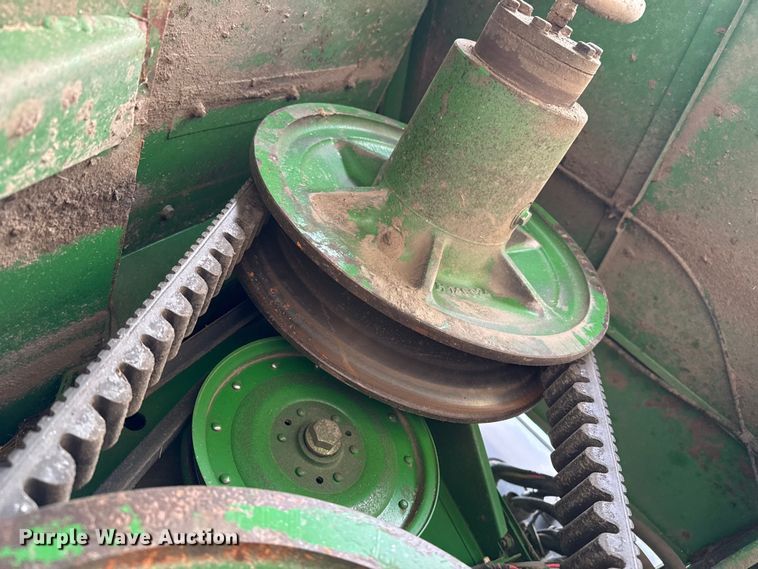 image for item EP0704 1994 John Deere 9600 combine