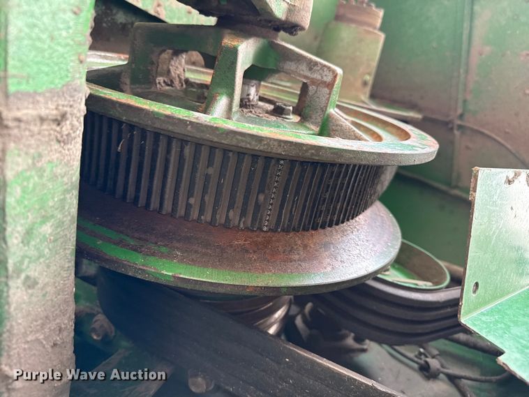 image for item EP0704 1994 John Deere 9600 combine