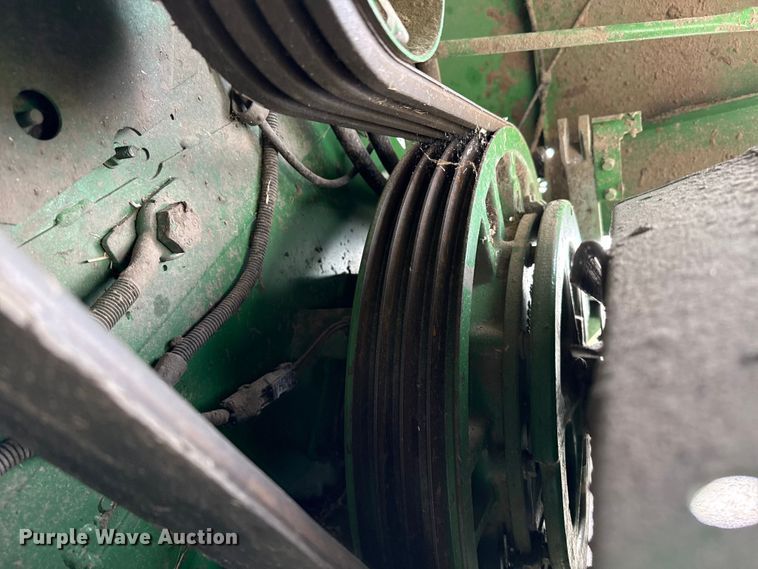 image for item EP0704 1994 John Deere 9600 combine