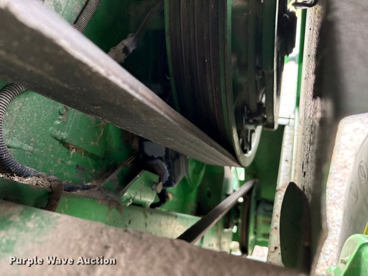 image for item EP0704 1994 John Deere 9600 combine