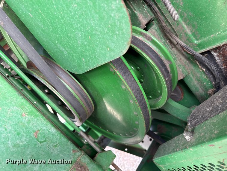 image for item EP0704 1994 John Deere 9600 combine