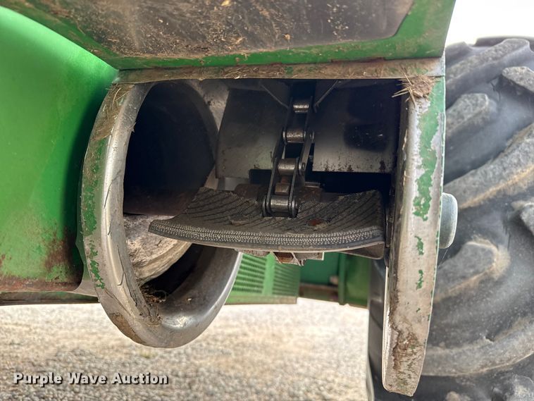 image for item EP0704 1994 John Deere 9600 combine