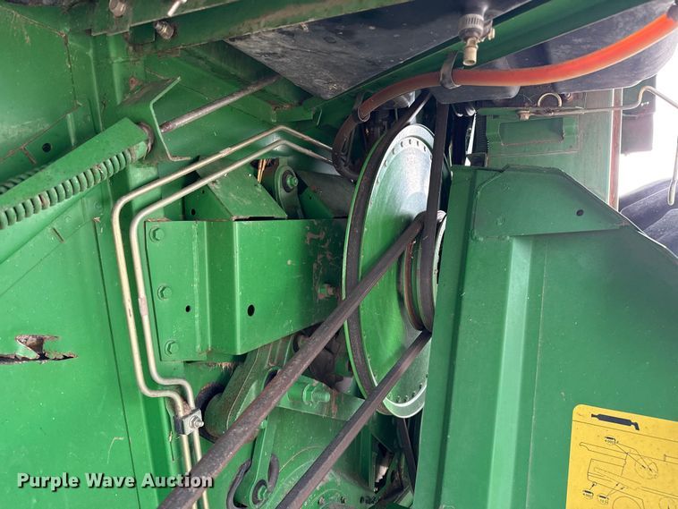 image for item EP0704 1994 John Deere 9600 combine
