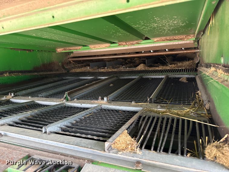 image for item EP0704 1994 John Deere 9600 combine