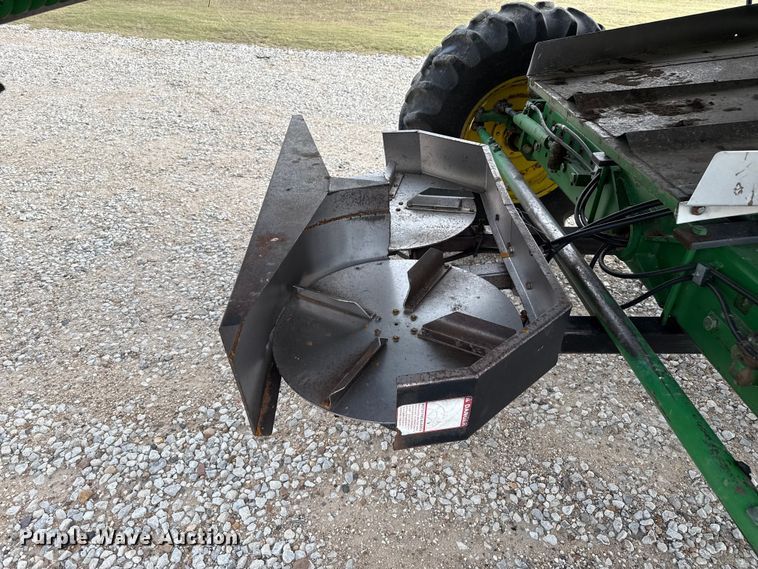 image for item EP0704 1994 John Deere 9600 combine