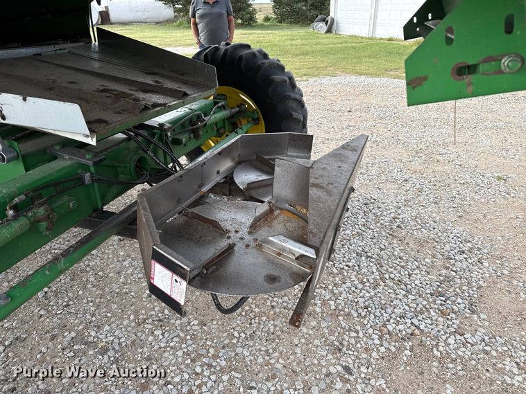 image for item EP0704 1994 John Deere 9600 combine