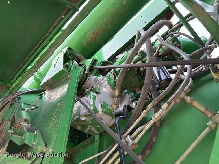 image for item EP0704 1994 John Deere 9600 combine