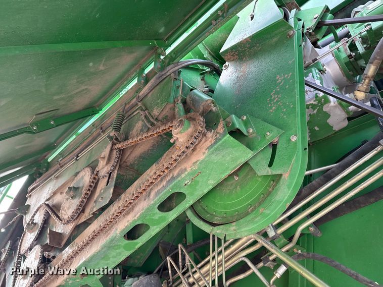 image for item EP0704 1994 John Deere 9600 combine