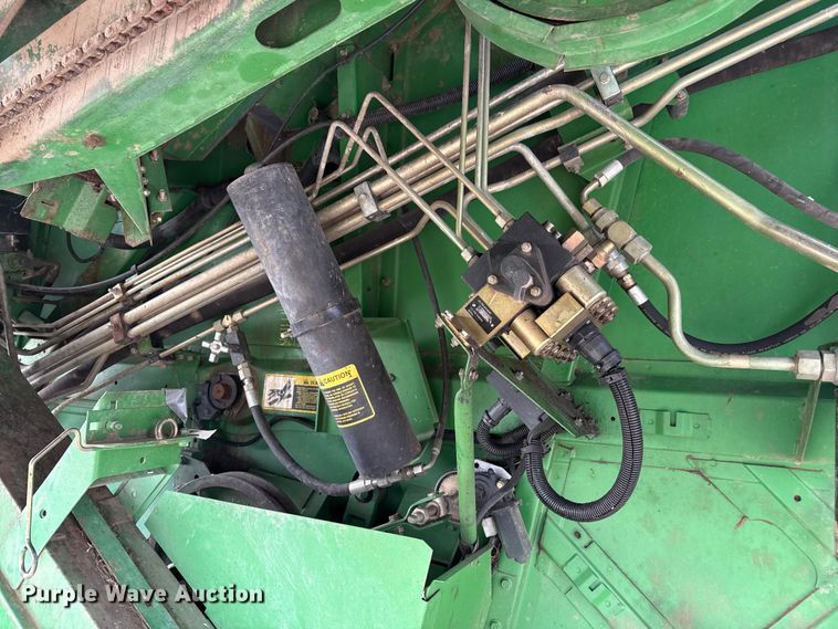 image for item EP0704 1994 John Deere 9600 combine