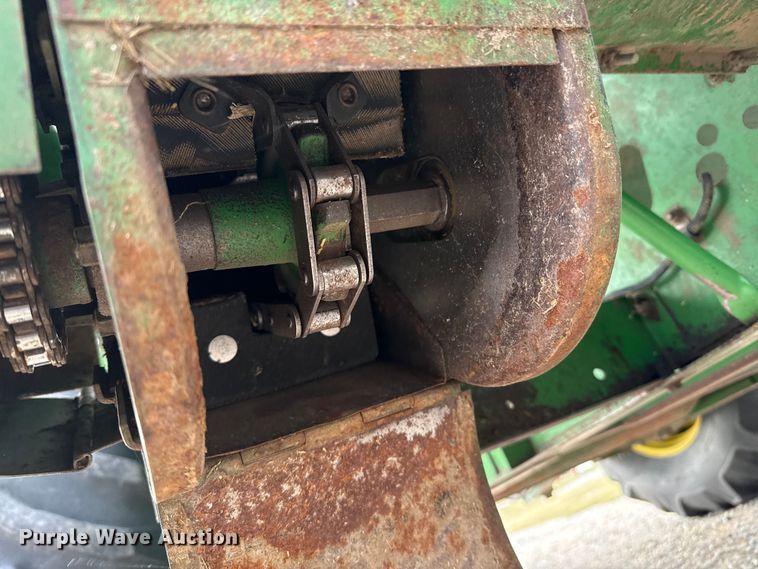 image for item EP0704 1994 John Deere 9600 combine