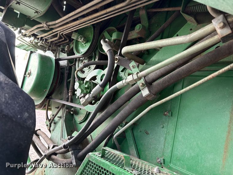 image for item EP0704 1994 John Deere 9600 combine