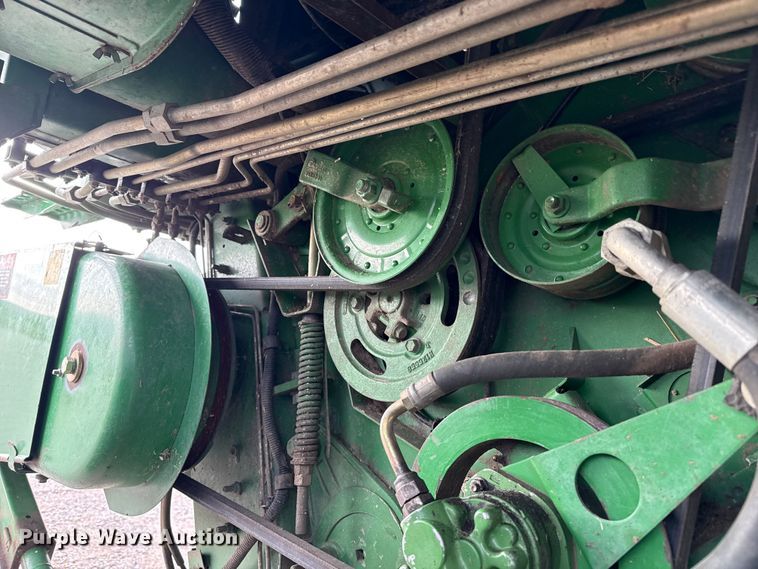 image for item EP0704 1994 John Deere 9600 combine