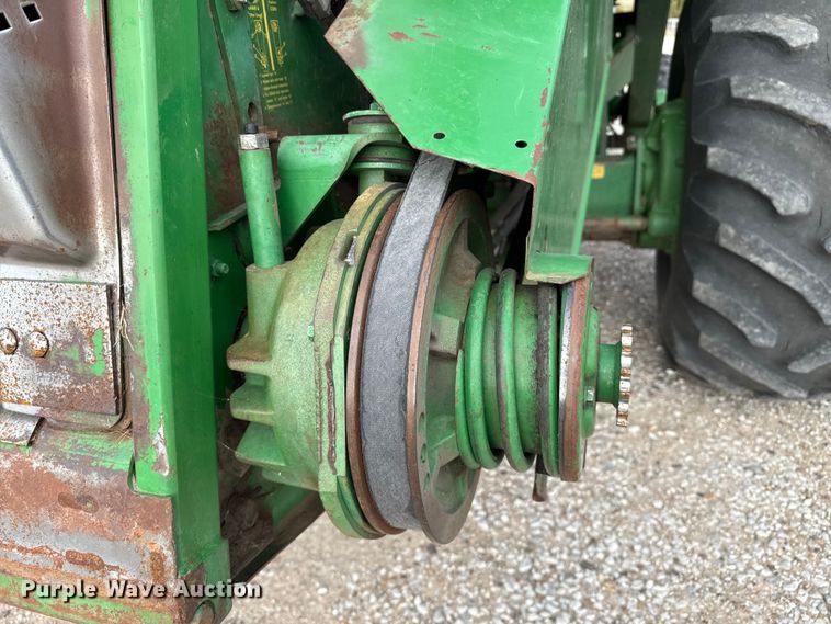 image for item EP0704 1994 John Deere 9600 combine