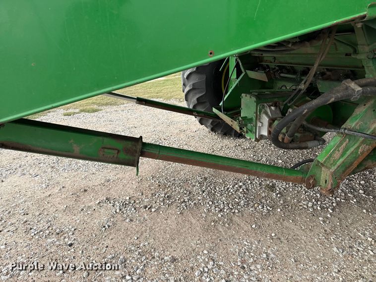 image for item EP0704 1994 John Deere 9600 combine