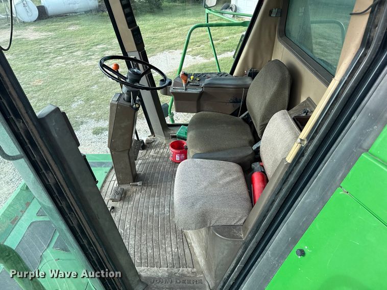 image for item EP0704 1994 John Deere 9600 combine