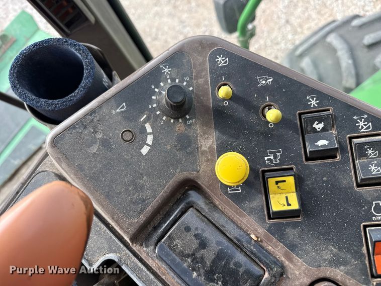 image for item EP0704 1994 John Deere 9600 combine