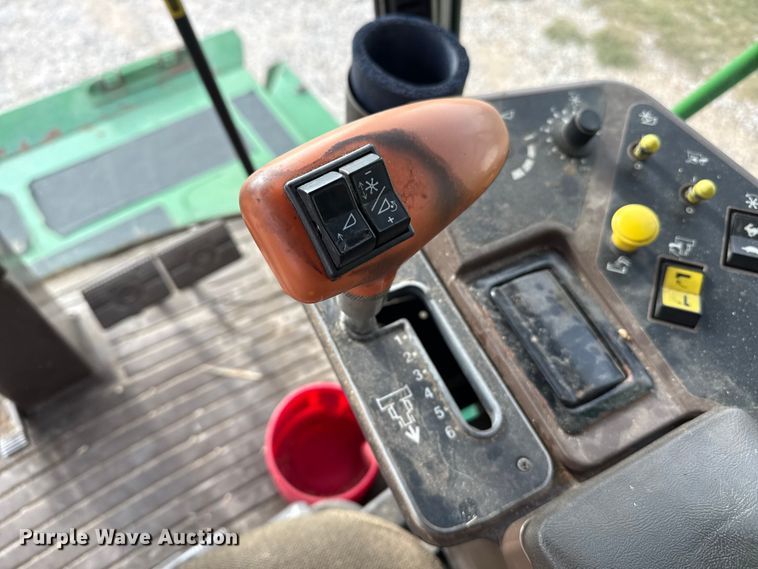 image for item EP0704 1994 John Deere 9600 combine