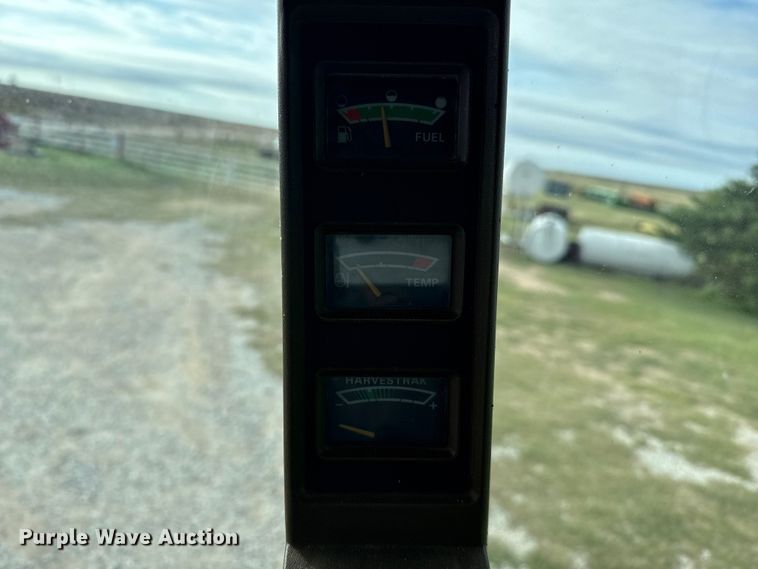 image for item EP0704 1994 John Deere 9600 combine