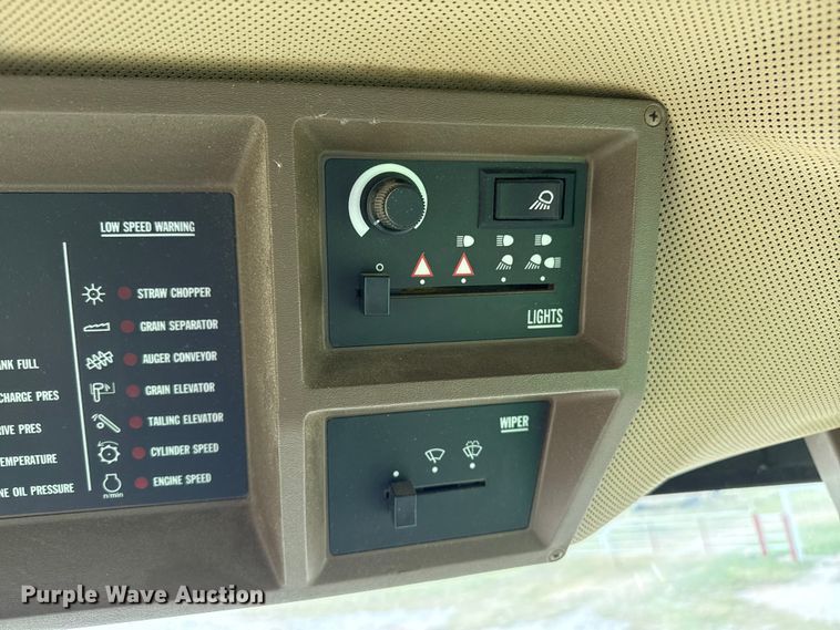 image for item EP0704 1994 John Deere 9600 combine