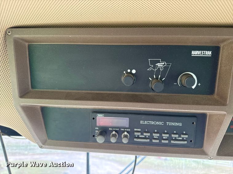 image for item EP0704 1994 John Deere 9600 combine