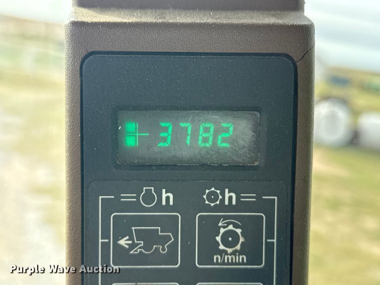 image for item EP0704 1994 John Deere 9600 combine