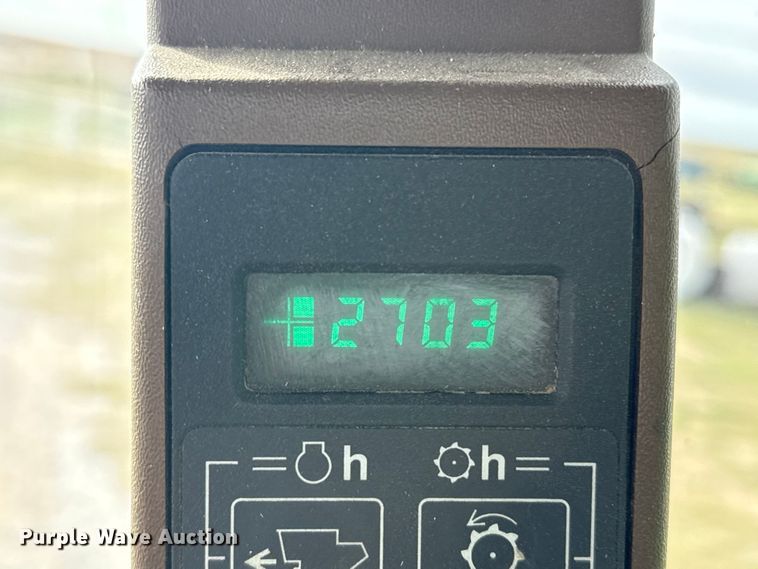 image for item EP0704 1994 John Deere 9600 combine