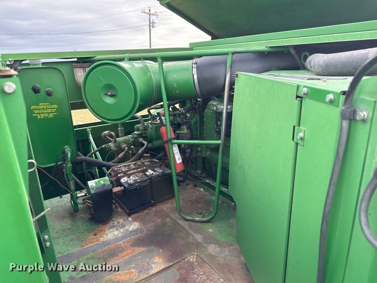 image for item EP0704 1994 John Deere 9600 combine