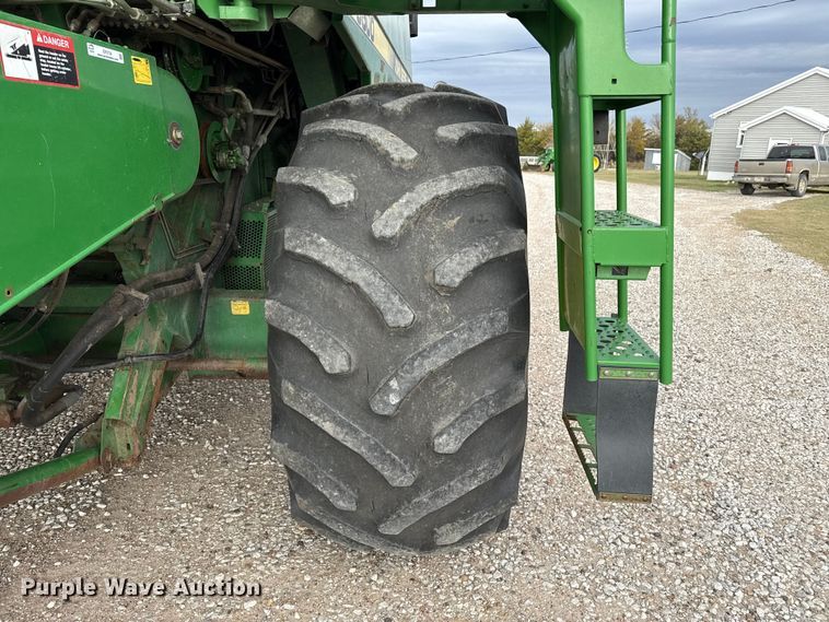 image for item EP0704 1994 John Deere 9600 combine