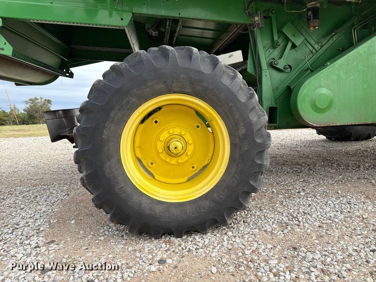 image for item EP0704 1994 John Deere 9600 combine