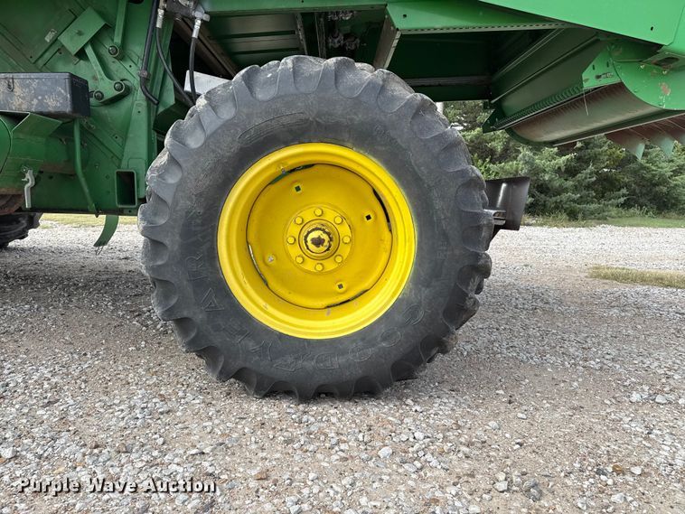 image for item EP0704 1994 John Deere 9600 combine