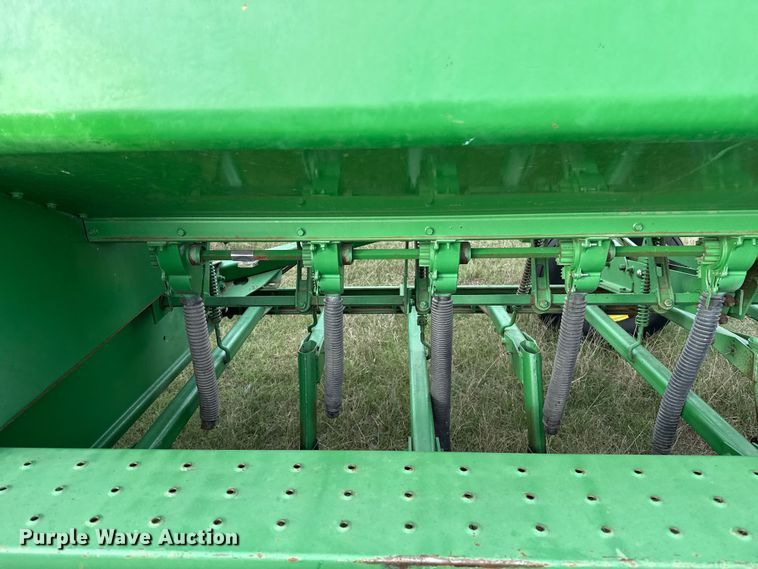 image for item EP0705 John Deere 9300 grain drill